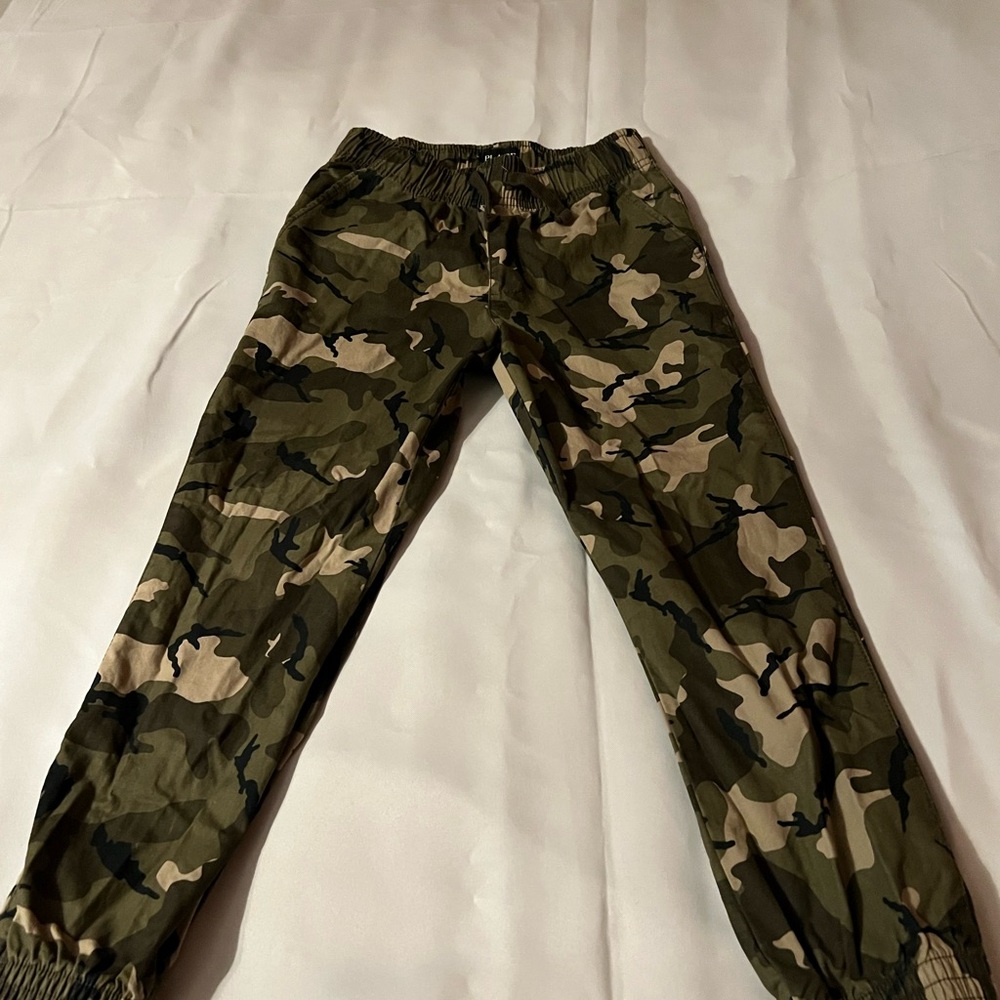 Camouflage youth joggers size‎ 8